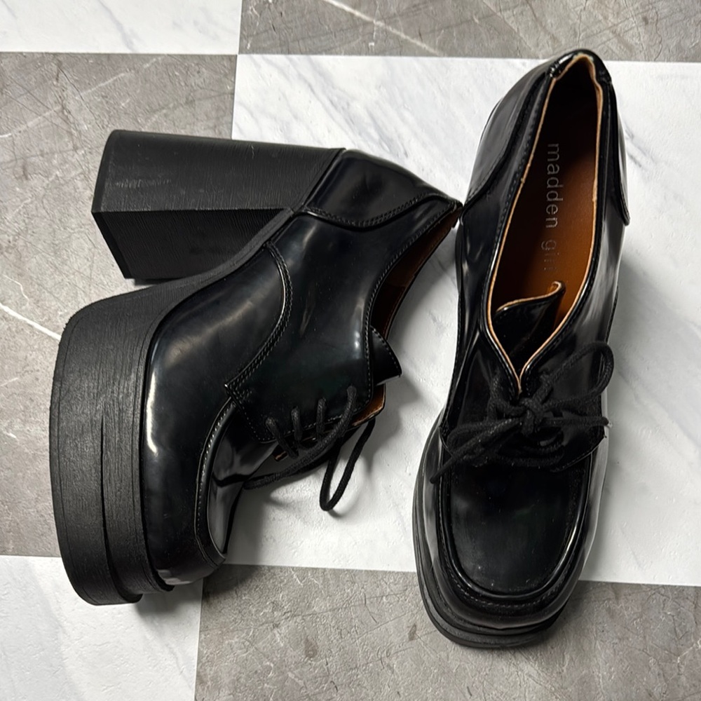 Madden Girl Black Platform Oxford Heels - Picture 2 of 4